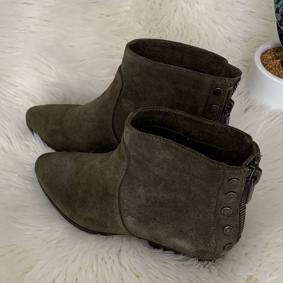 Vince Camuto- suede Green Cinza bootie - Picture 3 of 6
